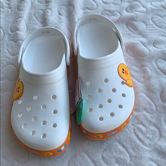 crocband line friends clog